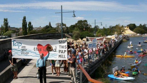 A 2008 demo led by Peter Cundall against Gunn's proposed pulp mill.