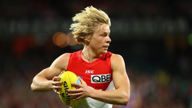 Tough quarter: Isaac Heeney runs with the ball during match against the Western Bulldogs.