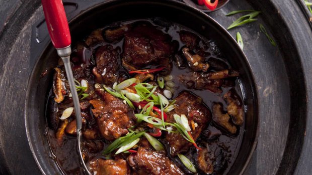 Bubbling pot ... Chinese braised chicken.