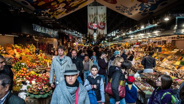 Barcelona's city hall has put in place new regulations that ban large tourist groups visiting Barcelona's most popular market.