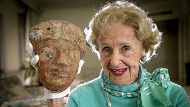 Real ilfe tomb raider Joan Howard pictured with a mummy mask she found at Sakkara, the necropolis for the ancient Egyptian capital Memphis.