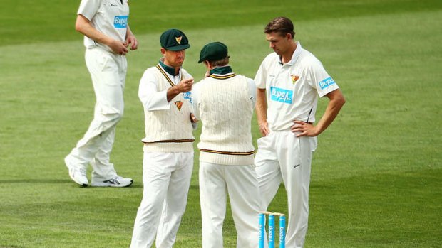 Ricky Ponting, George Bailey and Luke Butterworth discuss field placings before the day was called for bad lighting.