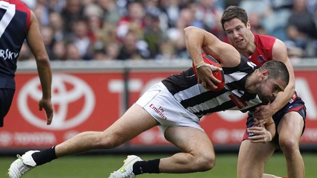 Collingwood's Chris Dawes goes in head-first.
