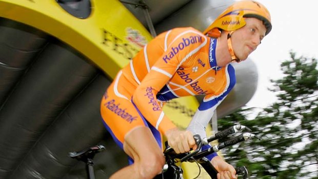 Pieter Weening competing for Rabobank in the 2006 Tour.