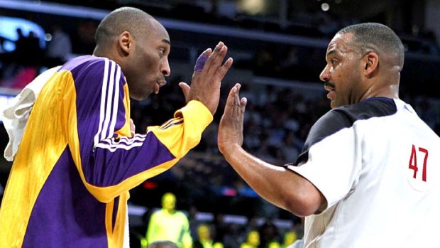 Kobe Bryant argues with a referee after getting a technical foul during the Lakers' game against Spurs.