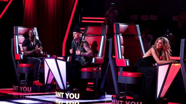 Singers tried to get the judges to turn their chairs during the blind auditions.