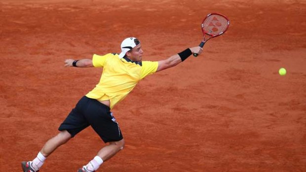 No big stretch...Lleyton Hewitt had a straight-sets win in his opening match on the clay of Roland Garros.
