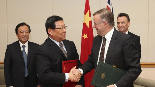 Federal infrastructure and transport minister Anthony Albanese and Chinese commerce minister Chen Deming after signing a memorandum of understanding.