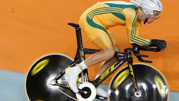 Jack Bobridge set a new Commonwealth record in his individual pursuit qualifier.