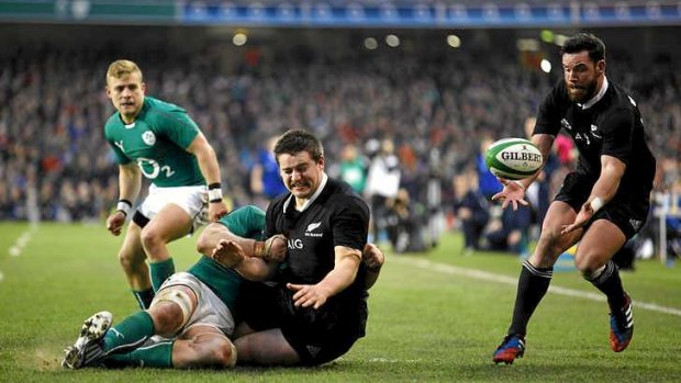 Ryan Crotty catches the pass from Dane Coles to score the winning try 90 seconds after fulltime.