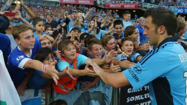 Fan favourite Alessandro Del Piero has signed a new deal with Sydney FC.