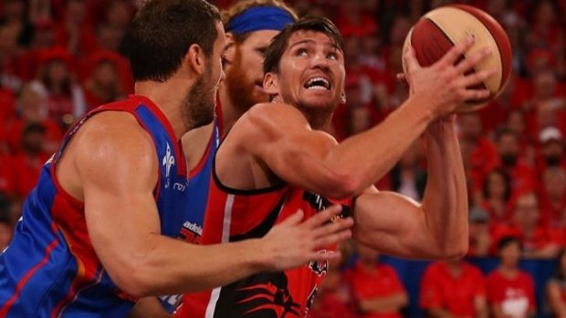 Wildcats' Damian Martin and 36er Adam Gibson go head-to-head at Perth Arena.