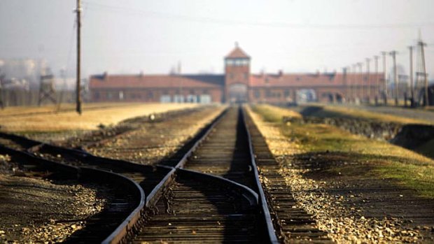 The French foreign ministry joined Nazi hunters and Jewish community groups in calling on Hungarian prosecutors to arrest Laszlo Csatary for his role in the deportation of 15,700 Jews to Auschwitz.