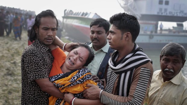 A Bangladeshi woman cries after identifying the body of her relative, victim of a sunk ferry.