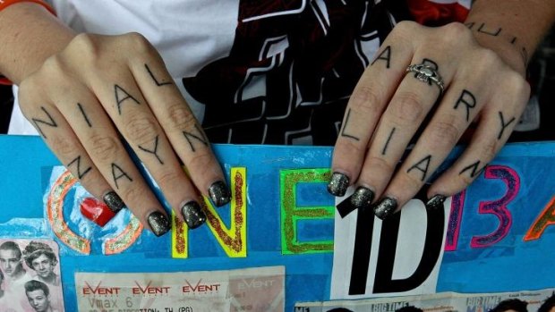 One Direction's biggest fan, Isabella Robertson, has the names of the band members tattooed across her hands.