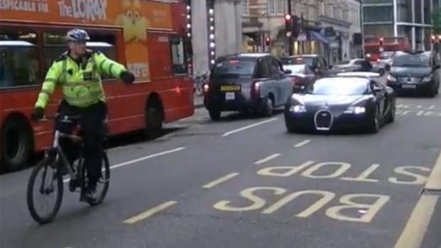 A London Policeman pulls over a Bugatti Veyron.