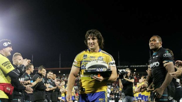 Not quite the fairytale finish ... Nathan Hindmarsh applauded by his peers after playing his 300th NRL game for the Eels.