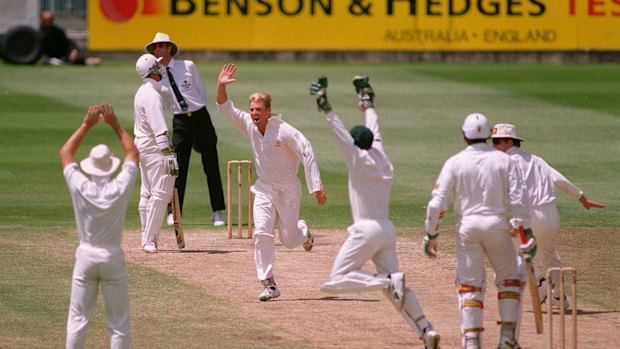 2nd TEST; MELBOURNE; 941229; JUBILATION AS SHANE WARNE TAKES THE THIRD WICKET OF HIS HAT TRICK, THAT OF DEVON MALCOLM, DURING ENGLANDS 2ND INNINGS OF THE 2ND TEST AT THE MCG.