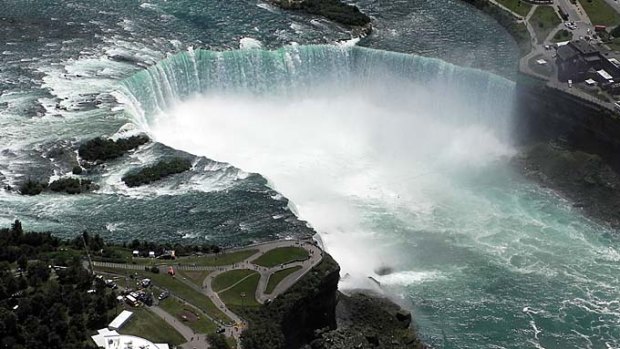 Stunt ... Nick Wallenda will walk across Niagara Falls on a tightrope.