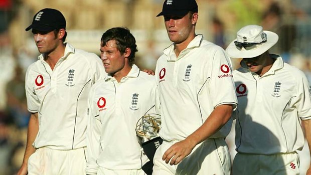 Downcast ... James Anderson (L), trudges off the Adeialde Oval with Geraint Jones and Andrew Flintoff.