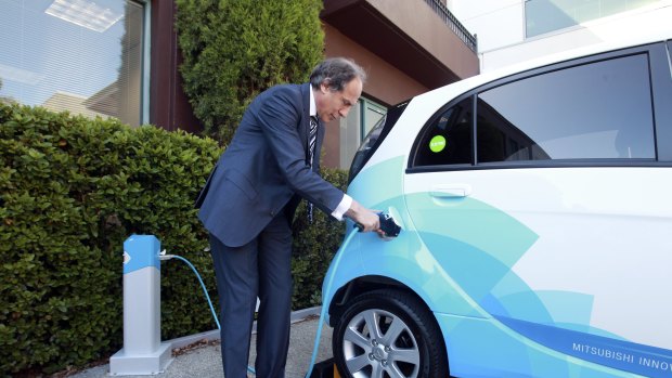 Chief scientist Alan Finkel hits back at electric car doubters