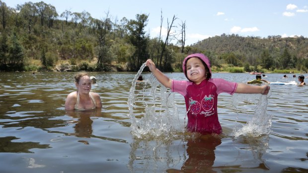 Tristan Viscarra Rossel with daughter Elena Viscarra Rossel, 3, cool off in the Murrumbidgee River at Casuarina Sands.