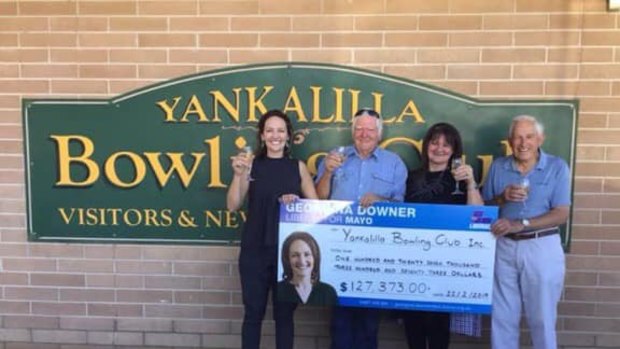 Liberal candidate Georgina Downer presents a novelty cheque for $127,000 to the Yankalilla Bowling Club.