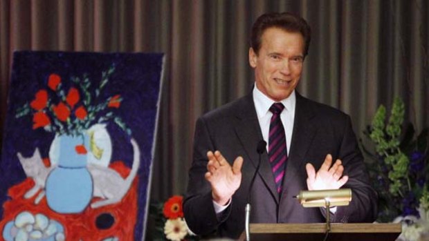 Arnold Schwarzenegger gives a eulogy for Tony Curtis during his funeral service.