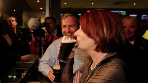 ...and sipping a Tooheys Old with local candidate Jim Arneman at the Lakeside Tavern at Raymond Terrace last night.
