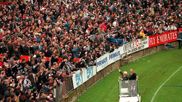 Lou Richards and Bob Rose take a spin around during Cllingwood's last home game in 1999 at Victoria Park.