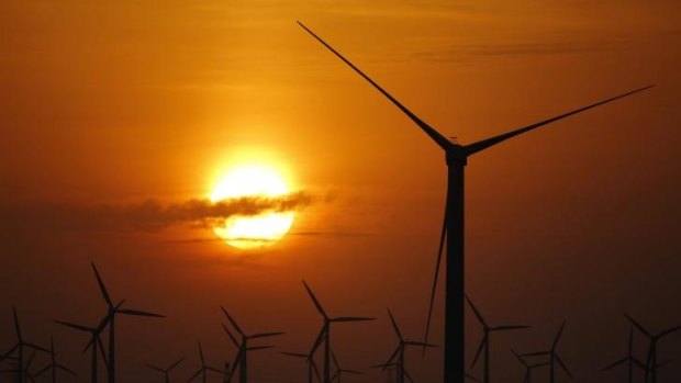 The clean energy industry has warned moves to abolish the target threaten more than $10 billion in investment and 5000 jobs.