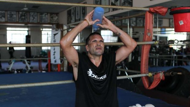 Anthony Mundine trains for his fight with American boxer Shane Mosley