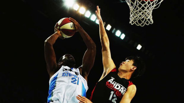Switching sides: Darnell Lazare of the Breakers lays the ball up past Quan Gu of the Leopards during the NBL pre-season match between the New Zealand Breakers and the Dongguan Leopards at Vector Arena on October 3.