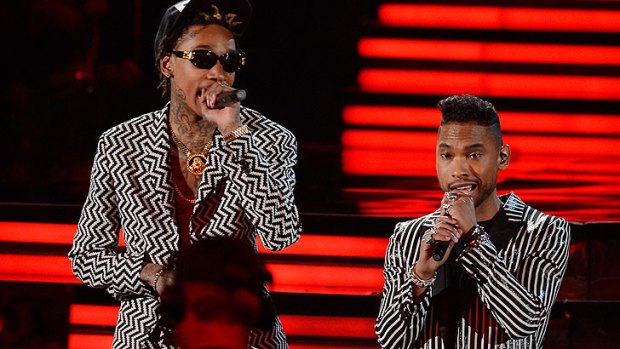 Wiz Khalifa and Miguel perform <i>Adorn</i> at the Grammys.