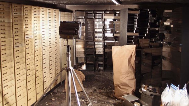 Gone without a trace &#8230; safety deposit boxes sit open after the robbery at Berliner Volksbank in the Steglitz district.