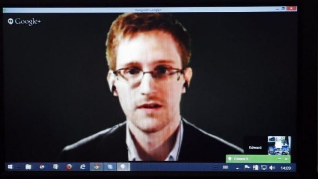 Accused US government whistle-blower Edward Snowden asks Vladimir Putin whether Russia uses mass surveillance programs on Russian television.