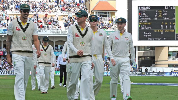 Aussies trudge off after a disastrous first session of the 4th cricket test.