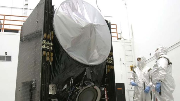 Technicians work on NASA's Dawn spacecraft at the Astrotech  processing facility in 2007.