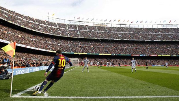 Lionel Messi takes a corner against Getafe.