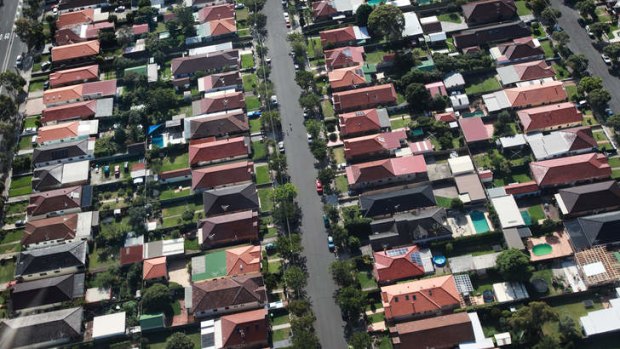 A review panel has recommended Sydney be divided into 15 super councils covering populations of up to 800,000 people.