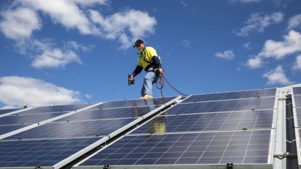 The government plans to remove the solar bonus scheme from Queensland power bills.
