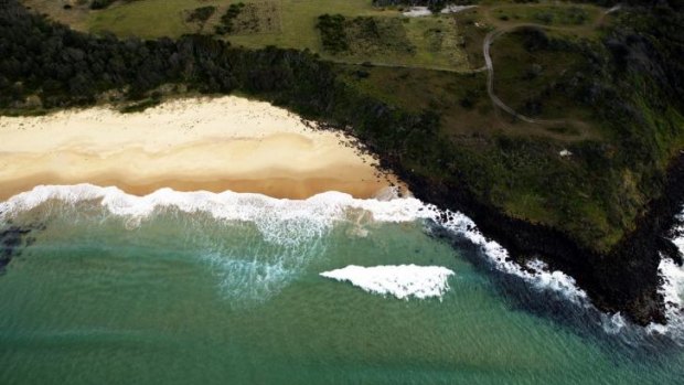 The state government has backflipped on a plan to ban Aboriginal groups making land rights claims over beaches.
