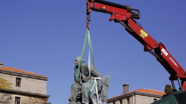 A crane prepares to remove the statue of British colonialist Cecil Rhodes at the University of Cape Town.