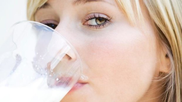 Drinking three glasses of milk doubles the risk of early death and does not prevent broken bones, new research has shown.