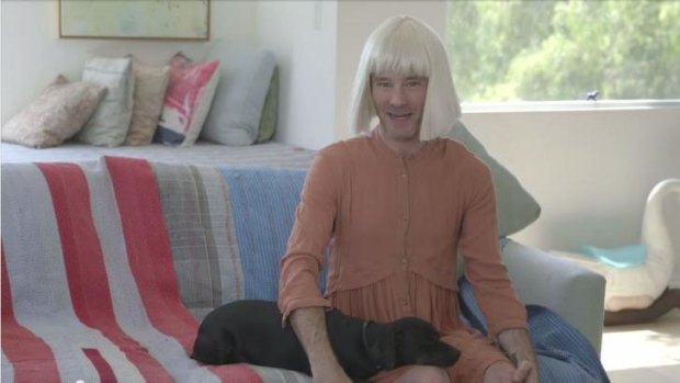 Now you Sia, now you don't ... Man in blonde wig accepts singer's APRA award.