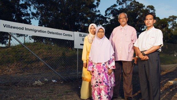 Piah Samat, mother, and Noriatin Umar, sister of convicted killer Sirul Azhar Umar, with Malaysian opposition politicians outside Villawood detention centre.