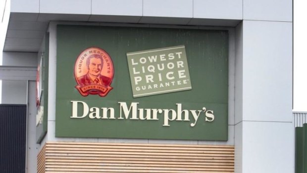 Fremantle deputy mayor wants Dan Murphy's famous catch phrase 'lowest liquor price guaranteed' removed from the signage.