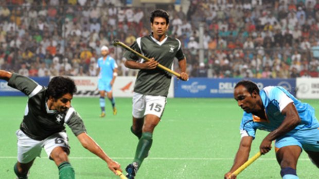 India's Vikram Vishnu Pillay vies for the ball with Pakistan's Waseem Ahmad.