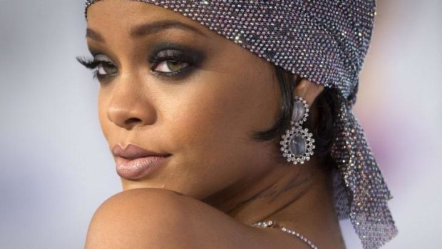 Rihanna has accused TV bosses of punishing her for someone else's mistakes.