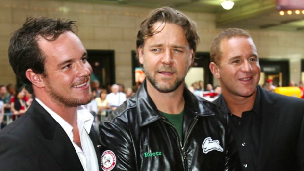 Russell Crowe flanked by Koby (left) and Sunny Abberton.